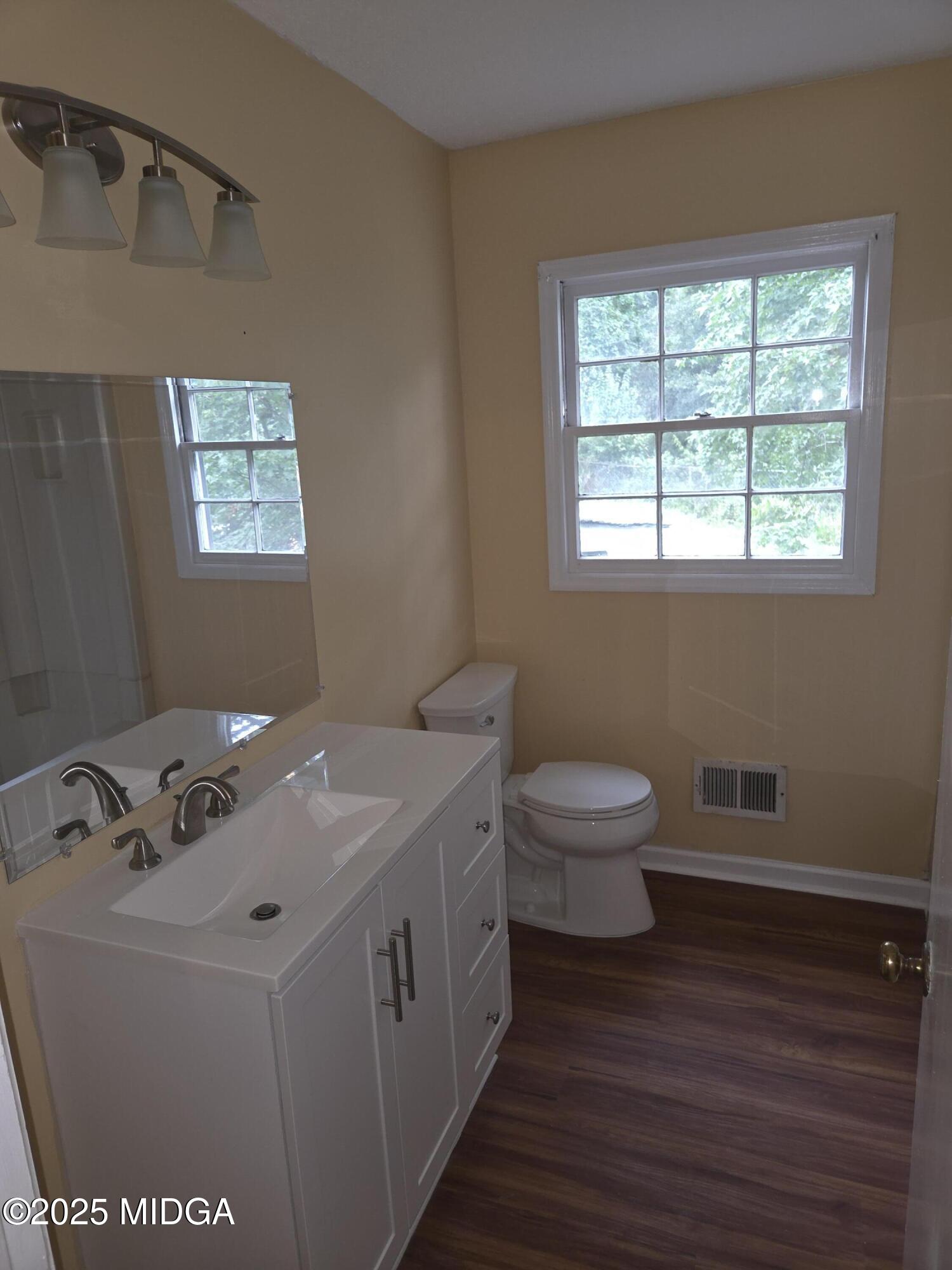 2557 Hyde Park Road Macon, GA 31211 - Photo 5 of 16 Bath 1