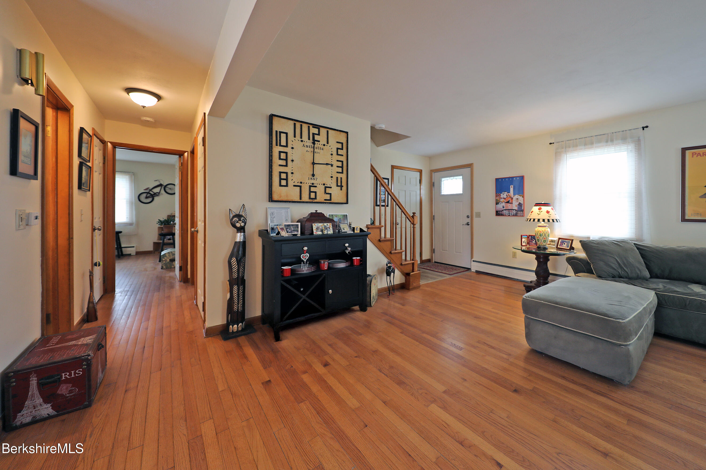 111 Oak Hill Road Pittsfield, MA 01201 - Photo 12 of 36 Living Room
