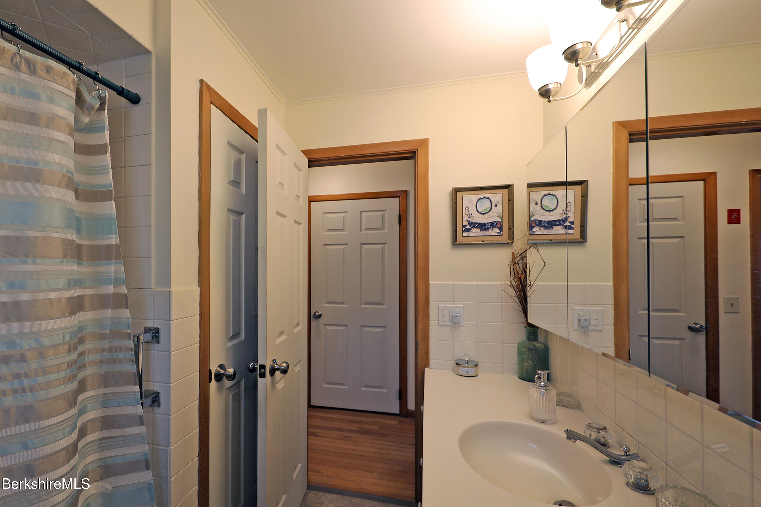 111 Oak Hill Road Pittsfield, MA 01201 - Photo 26 of 36 Main Level Full Bath
