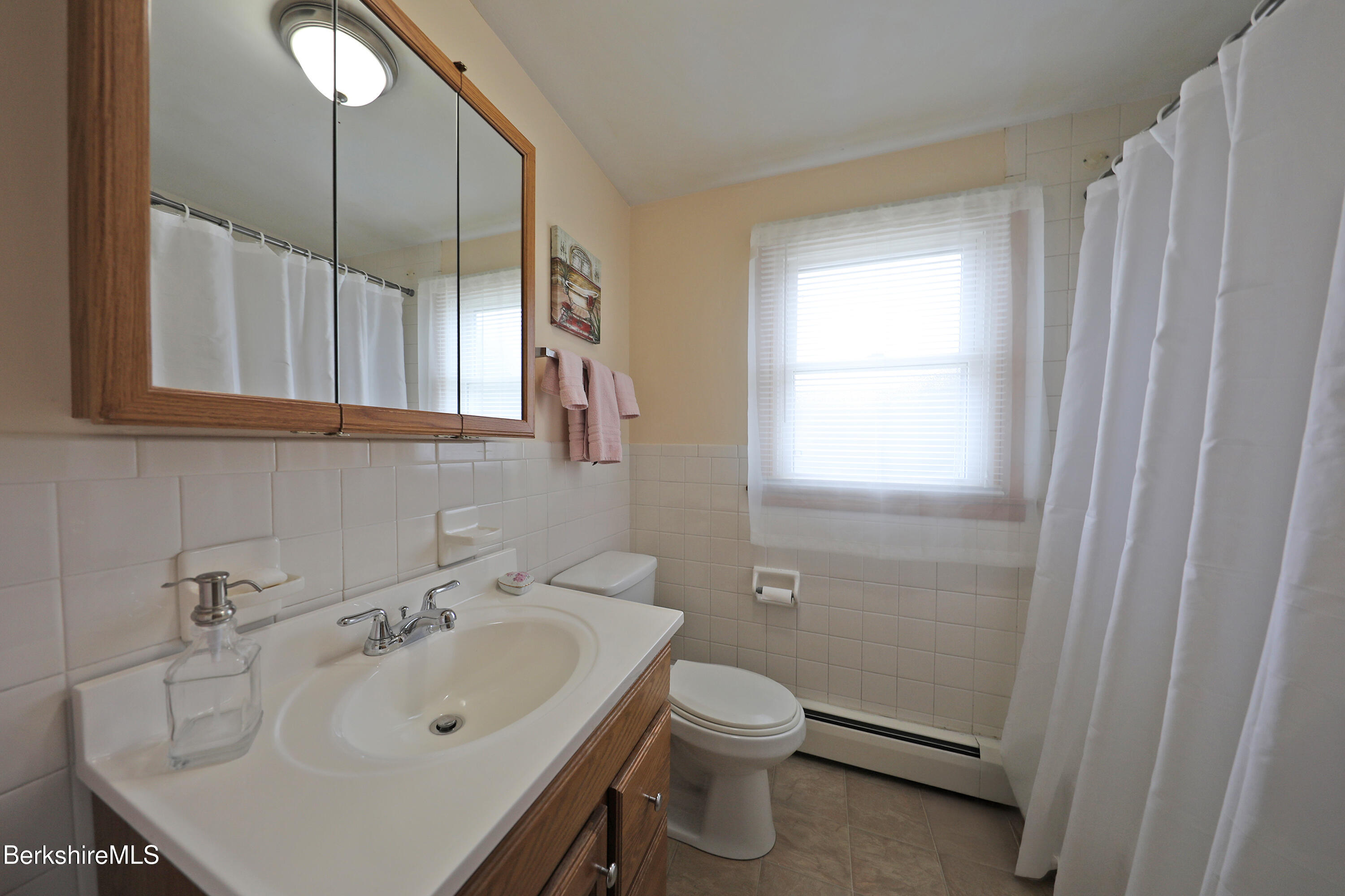 111 Oak Hill Road Pittsfield, MA 01201 - Photo 33 of 36 Upper Level Full Bathroom