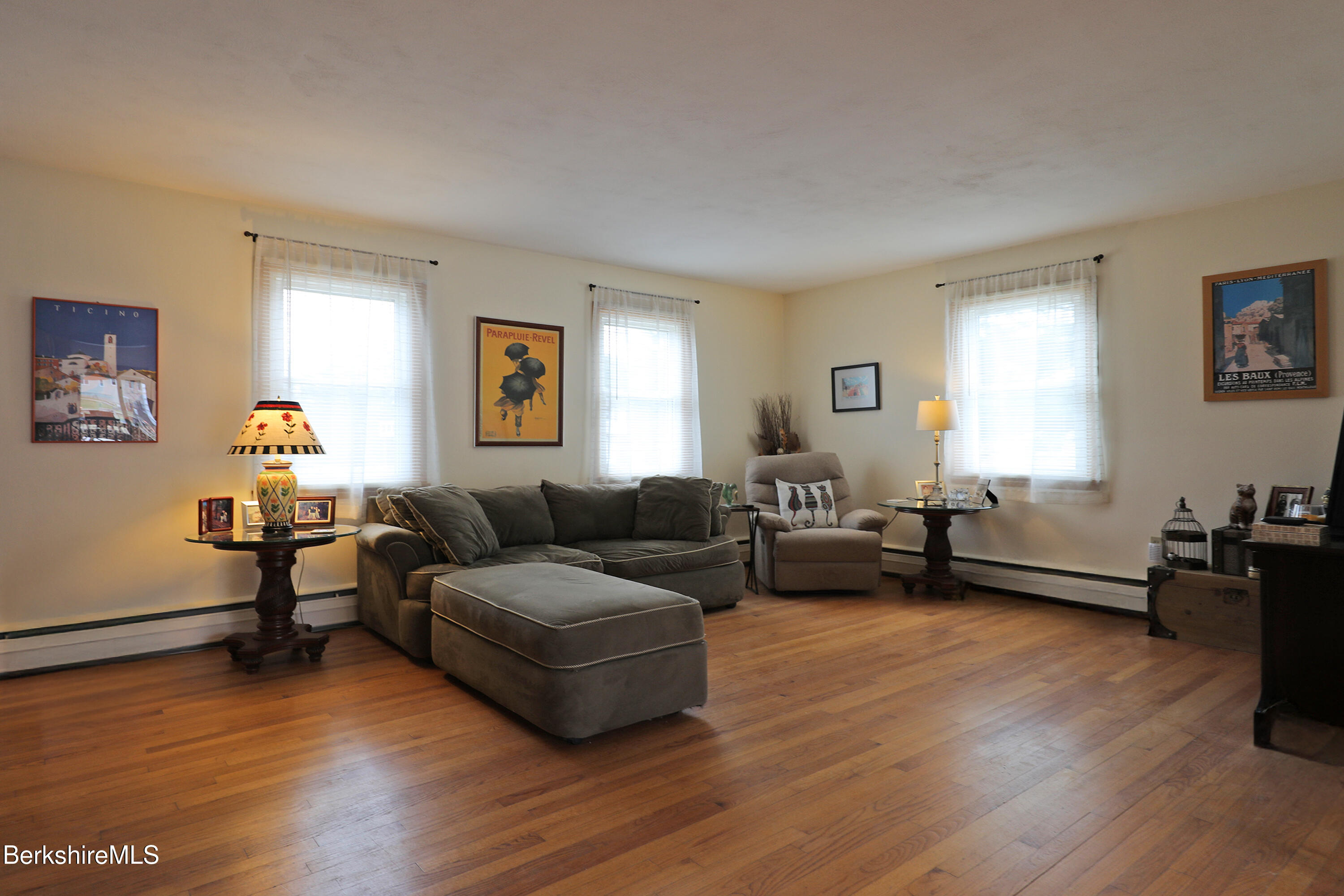 111 Oak Hill Road Pittsfield, MA 01201 - Photo 9 of 36 Living Room