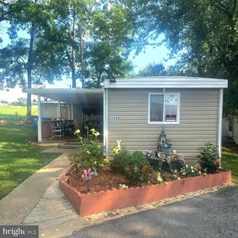 a view of a backyard with sitting area