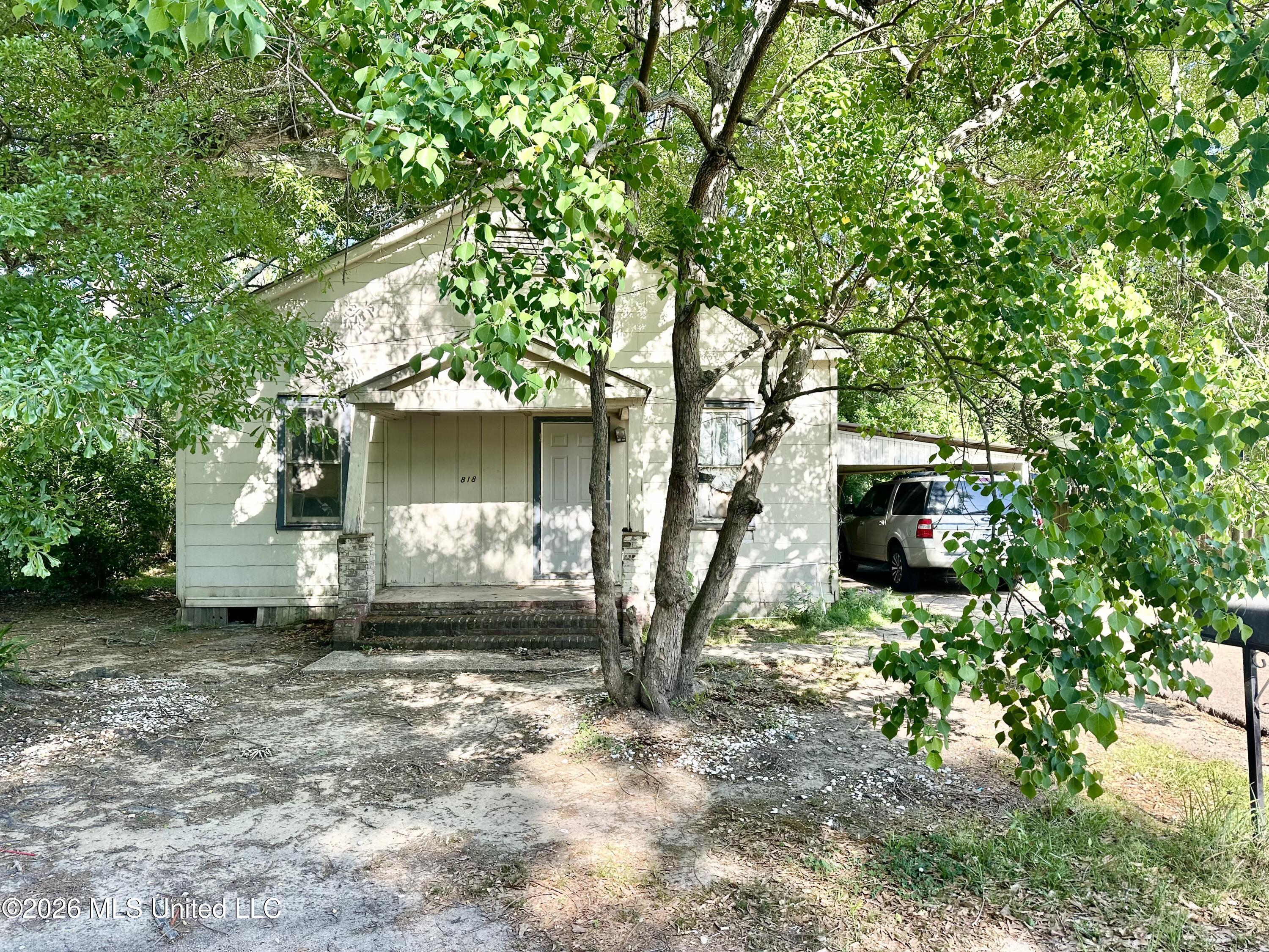 818 North Jackson front