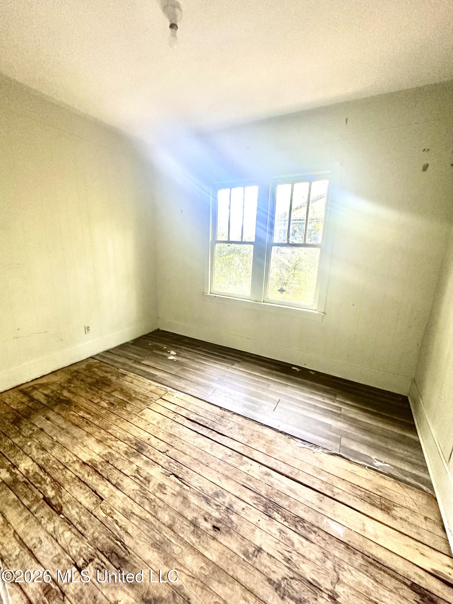 818 North Jackson Street Brookhaven, MS 39601 - Photo 14 of 19 second bedroom