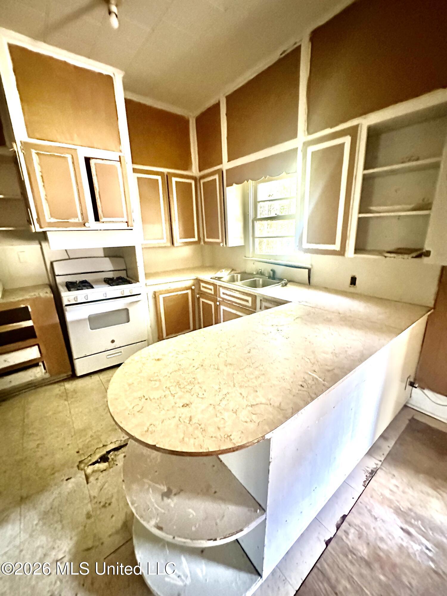 818 North Jackson Street Brookhaven, MS 39601 - Photo 2 of 19 view to kitchen sink