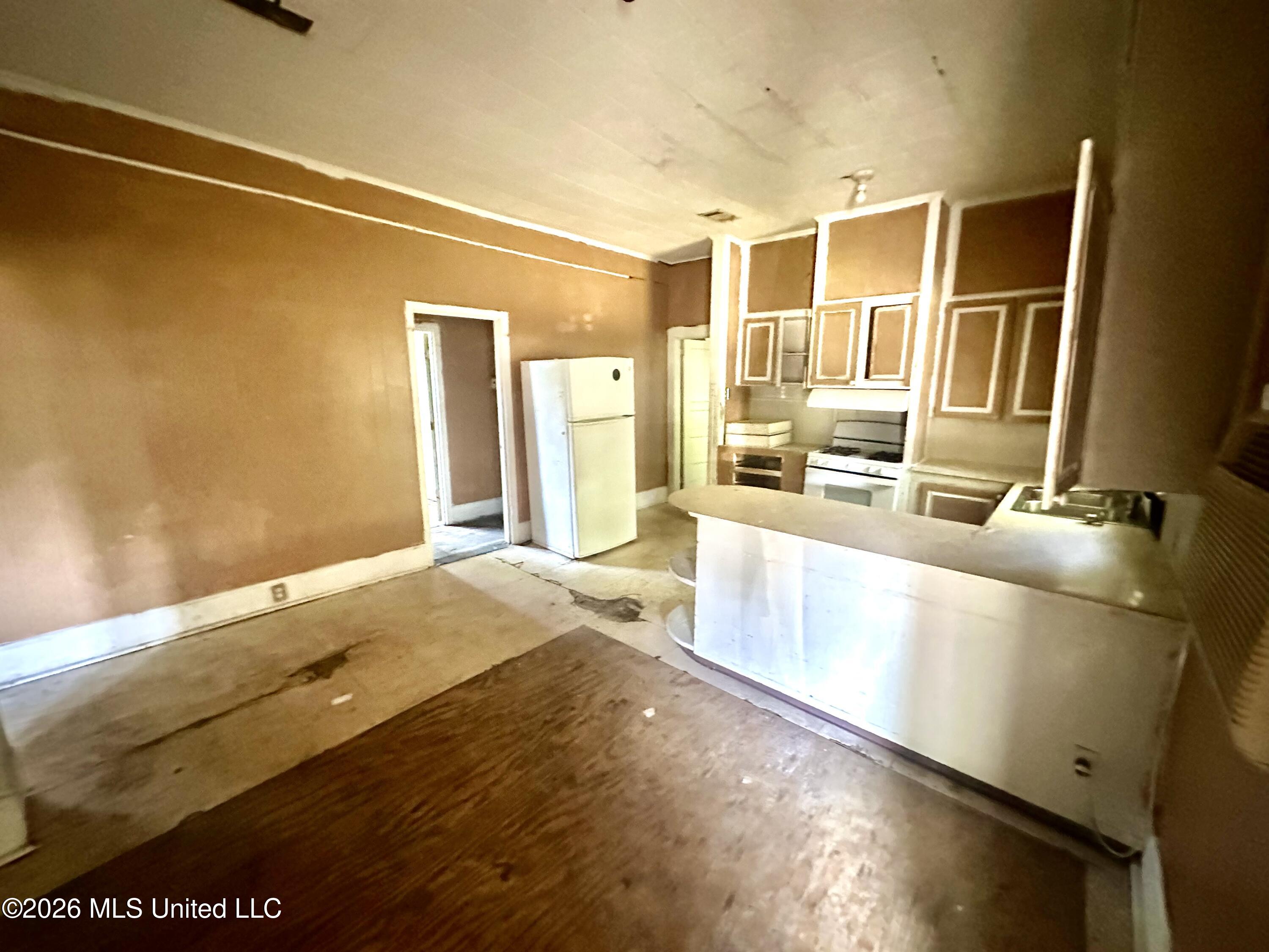 818 North Jackson Street Brookhaven, MS 39601 - Photo 3 of 19 Kitchen from carport door