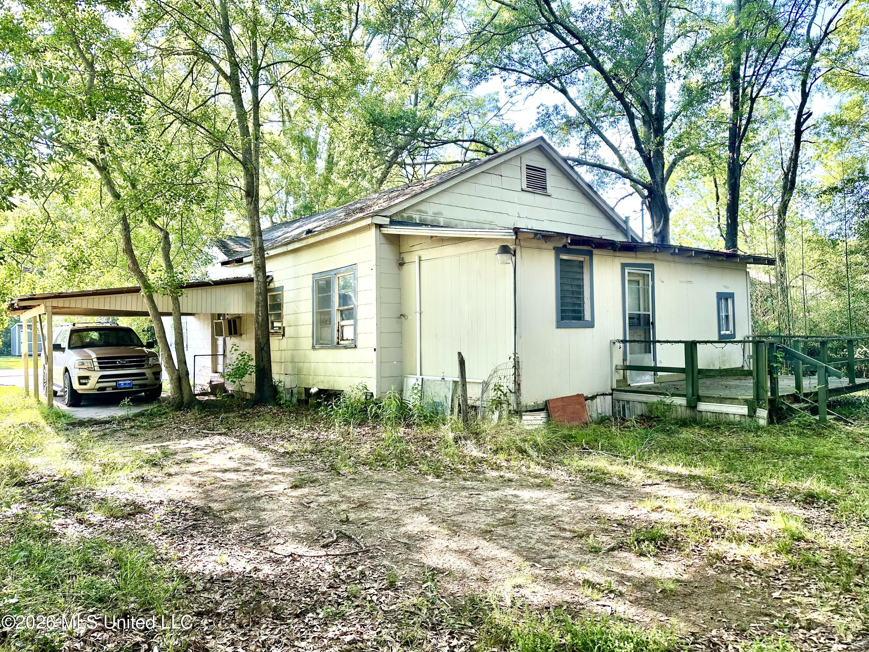 818 North Jackson Street Brookhaven, MS 39601 - Photo 4 of 19 back deck