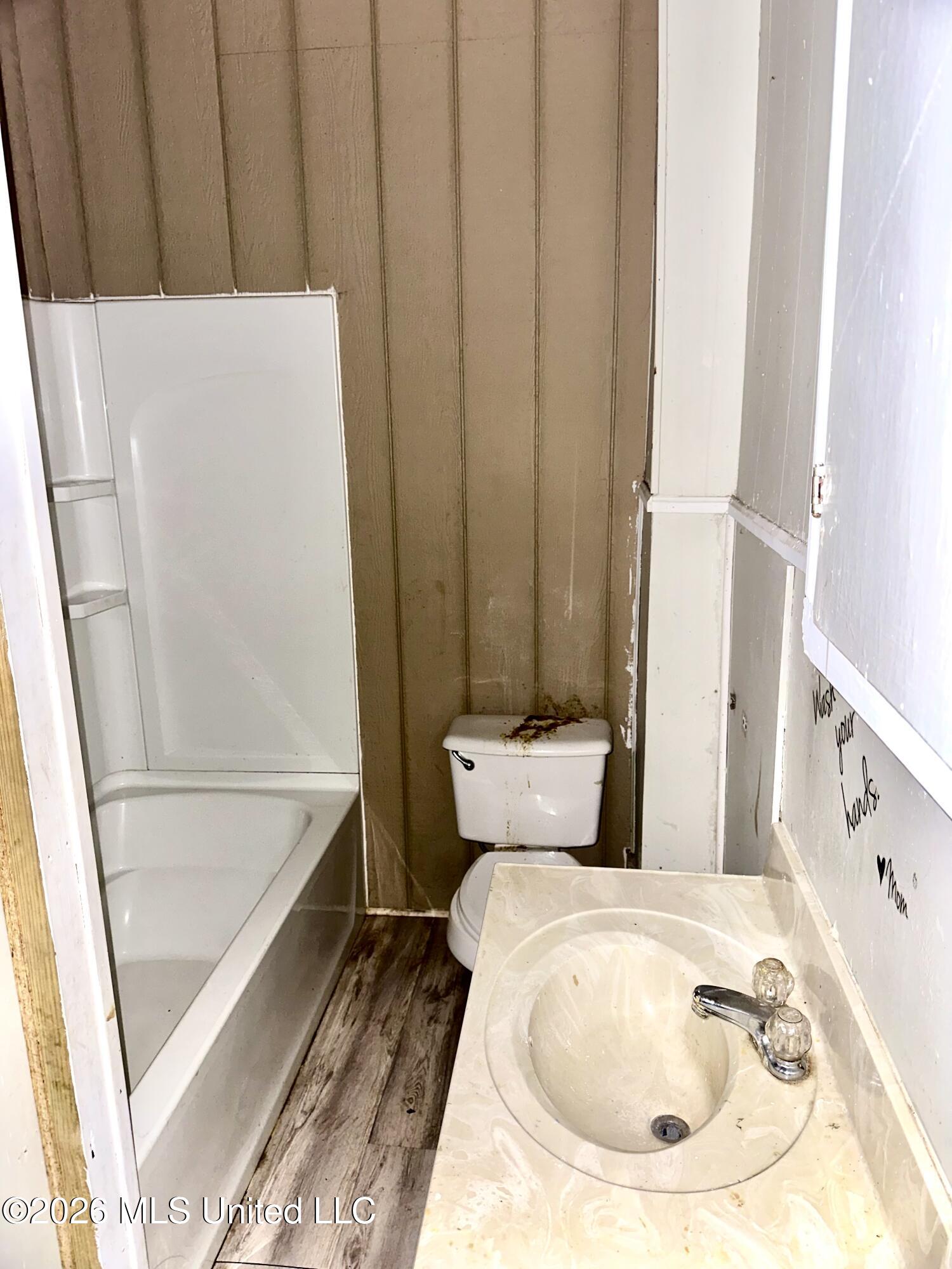 818 North Jackson Street Brookhaven, MS 39601 - Photo 7 of 19 hall bath