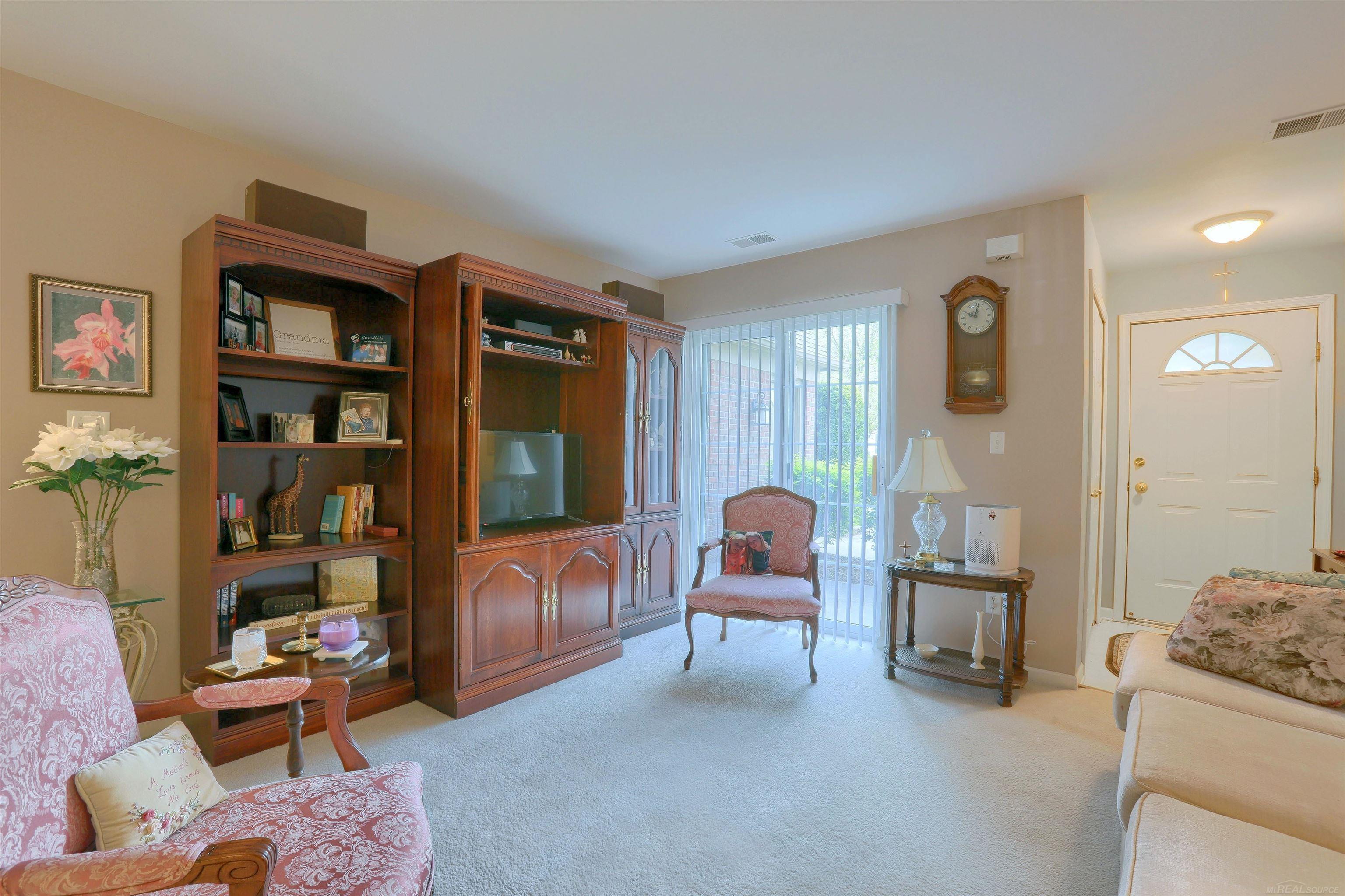 20656 Dunham Road Clinton Township, MI 48038 - Photo 4 of 24 50142123-14f6f4c1-62f9-4913-b7f4-5be450e02d9f.JPG