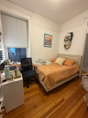 $3,450 | 12 West Chestnut Street, Unit 2, Chicago, IL 60610