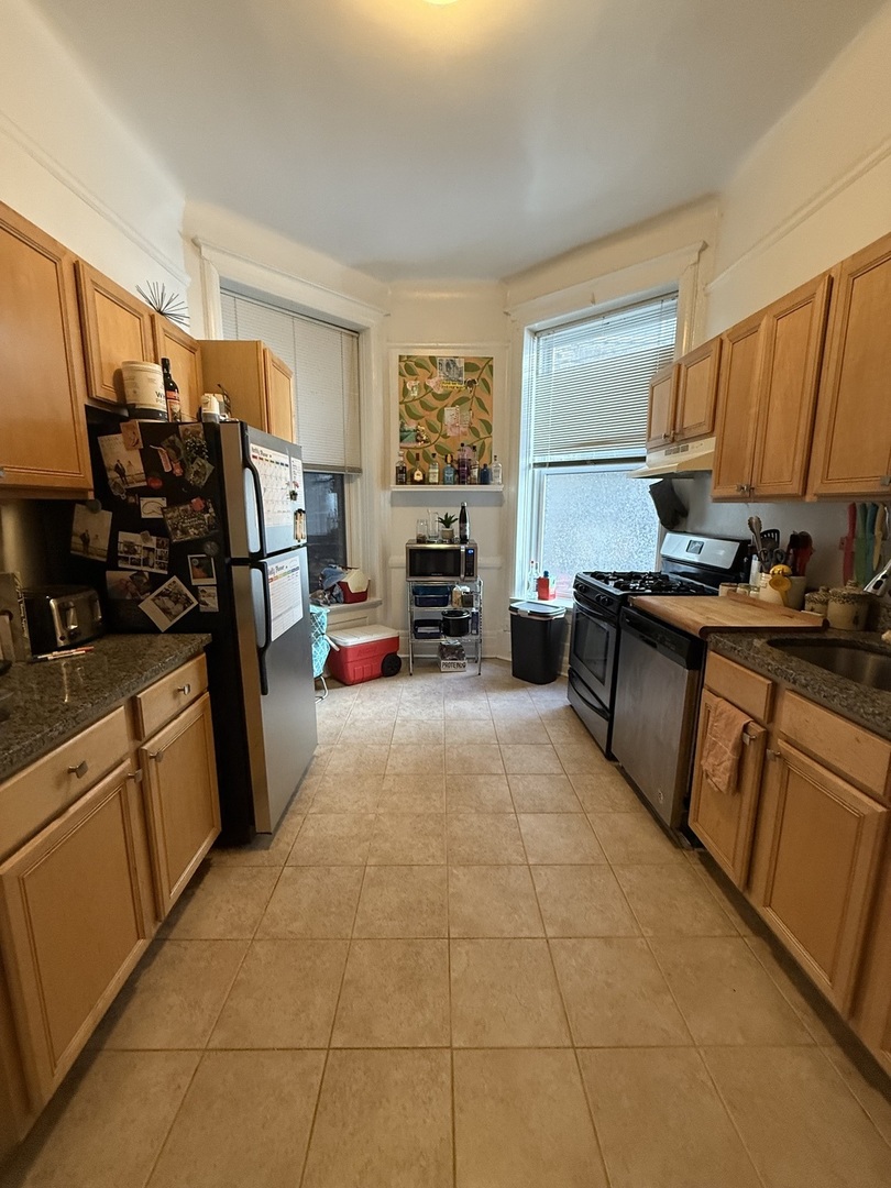 12 West Chestnut Street, Unit 2 Chicago, IL 60610 - Photo 17 of 23