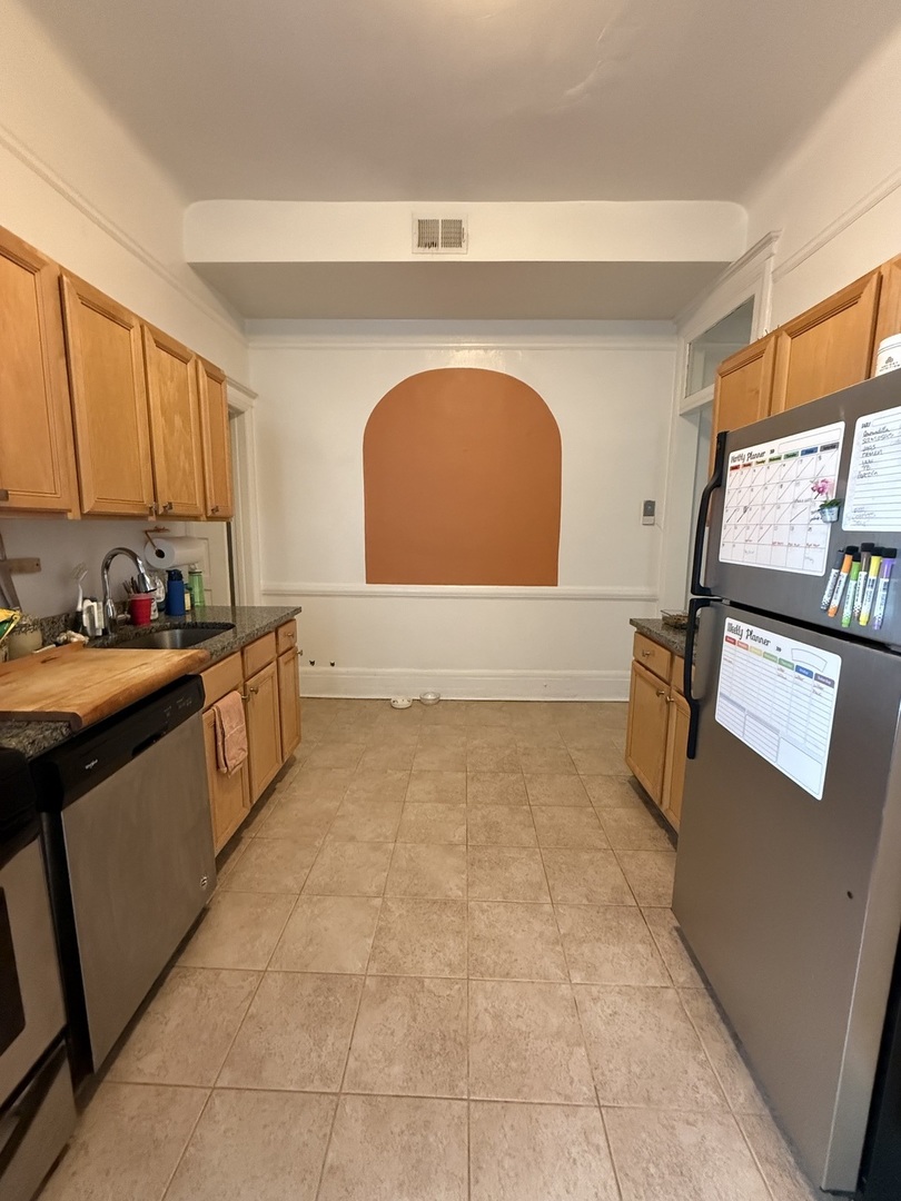 12 West Chestnut Street, Unit 2 Chicago, IL 60610 - Photo 18 of 23