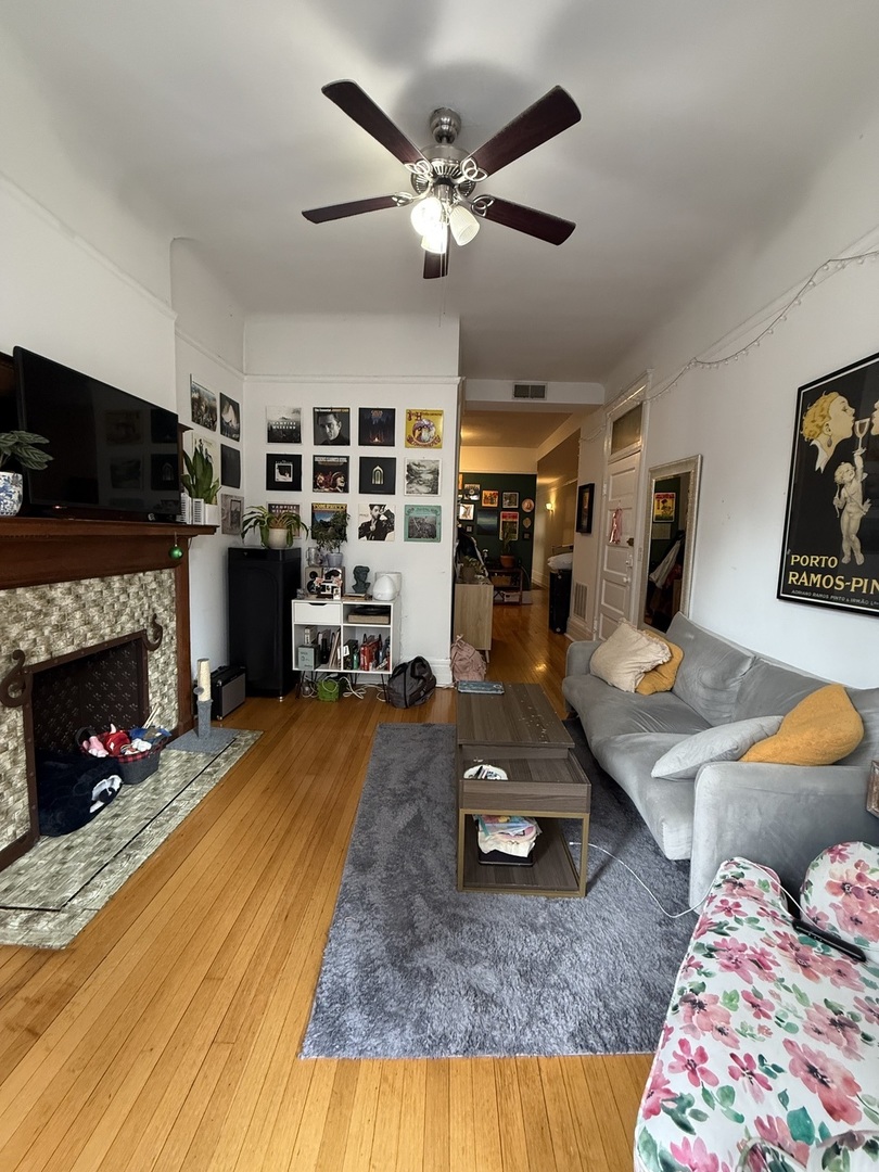 12 West Chestnut Street, Unit 2 Chicago, IL 60610 - Photo 7 of 23