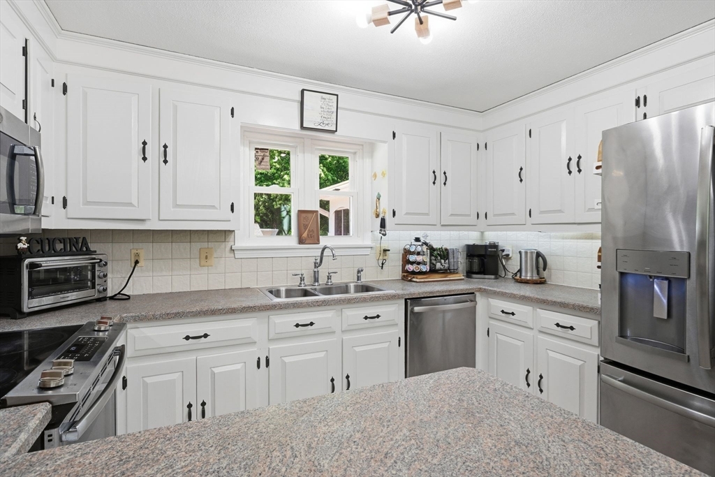 64 Senator Street Springfield, MA 01129 - Photo 7 of 42