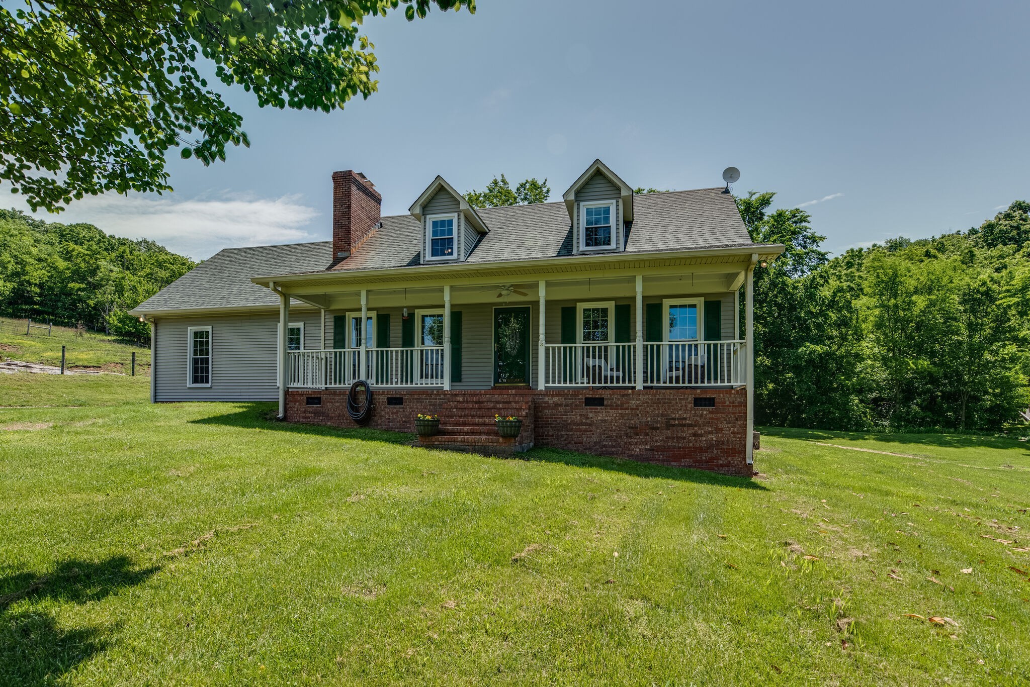 1450 Donna Road Lewisburg, TN 37091 - Photo 3 of 33 front view of a house with a yard
