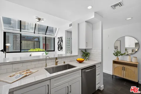 $1,150,000 | 1436 20th Street, Unit 15, Santa Monica, CA 90404