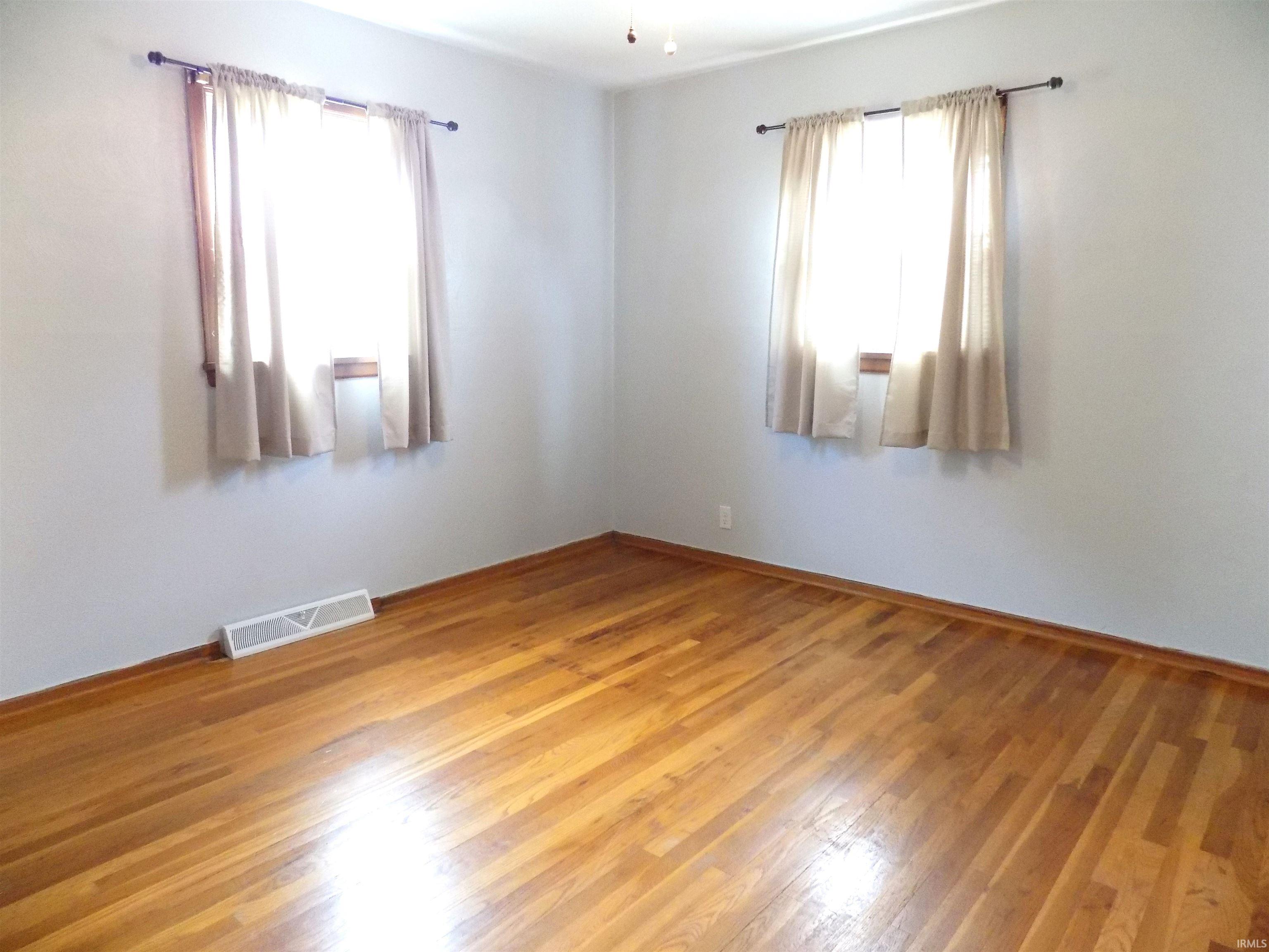 1427 Ryer Street South Bend, IN 46628 - Photo 11 of 19 Gallery Image 11