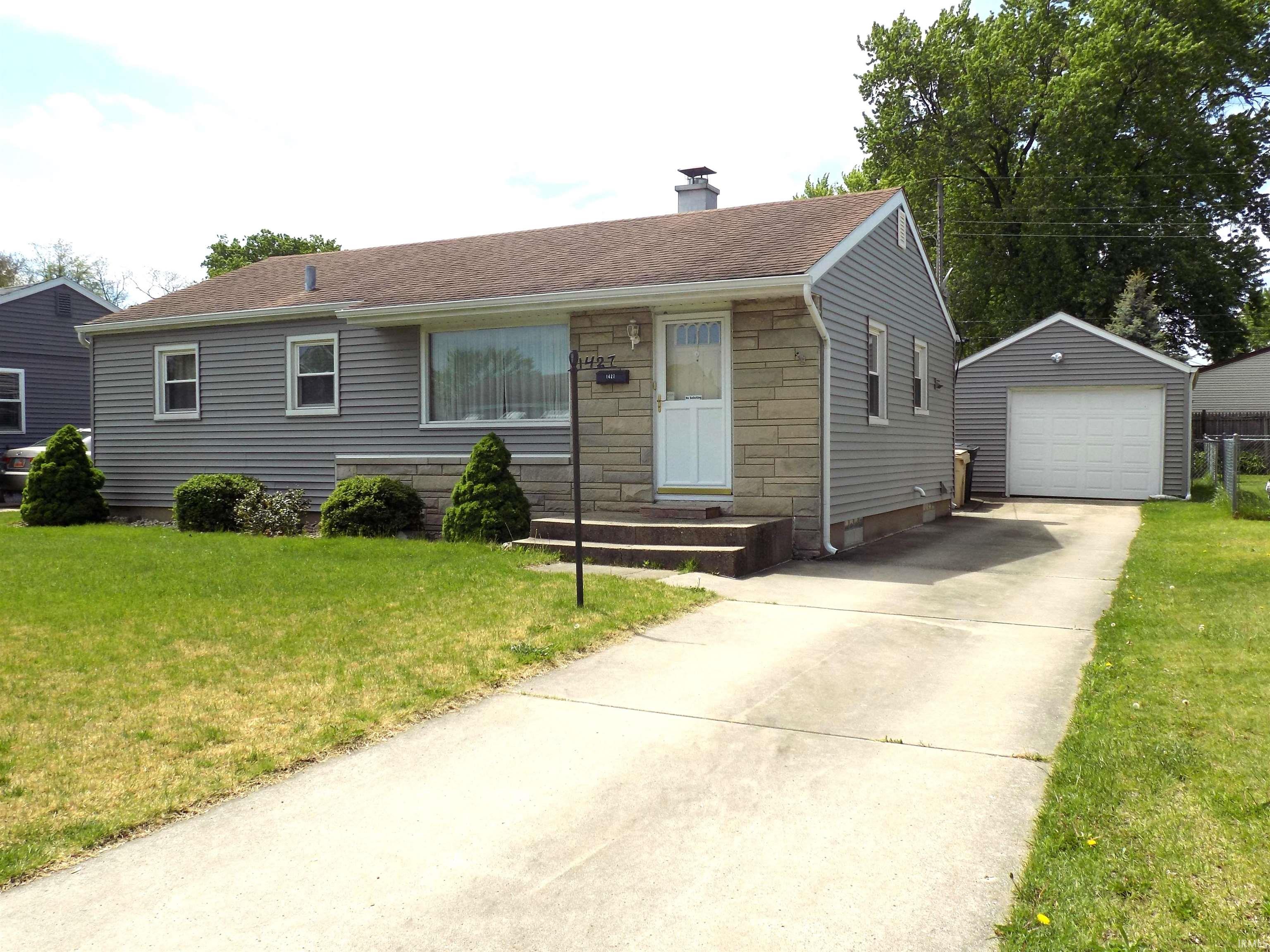 1427 Ryer Street South Bend, IN 46628 - Photo 2 of 19 Gallery Image 2