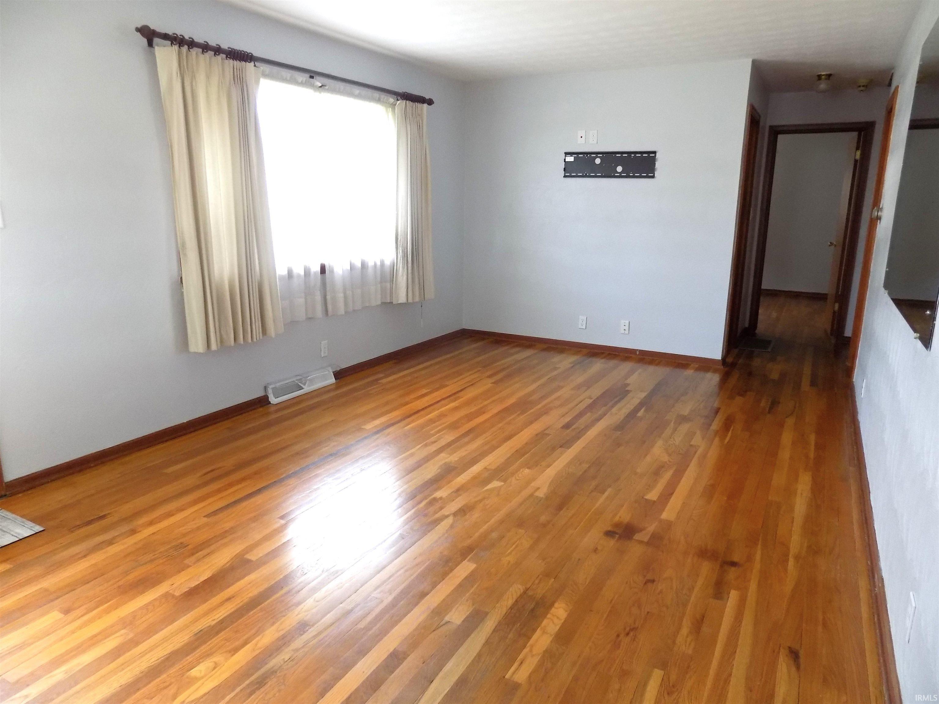1427 Ryer Street South Bend, IN 46628 - Photo 4 of 19 Gallery Image 4