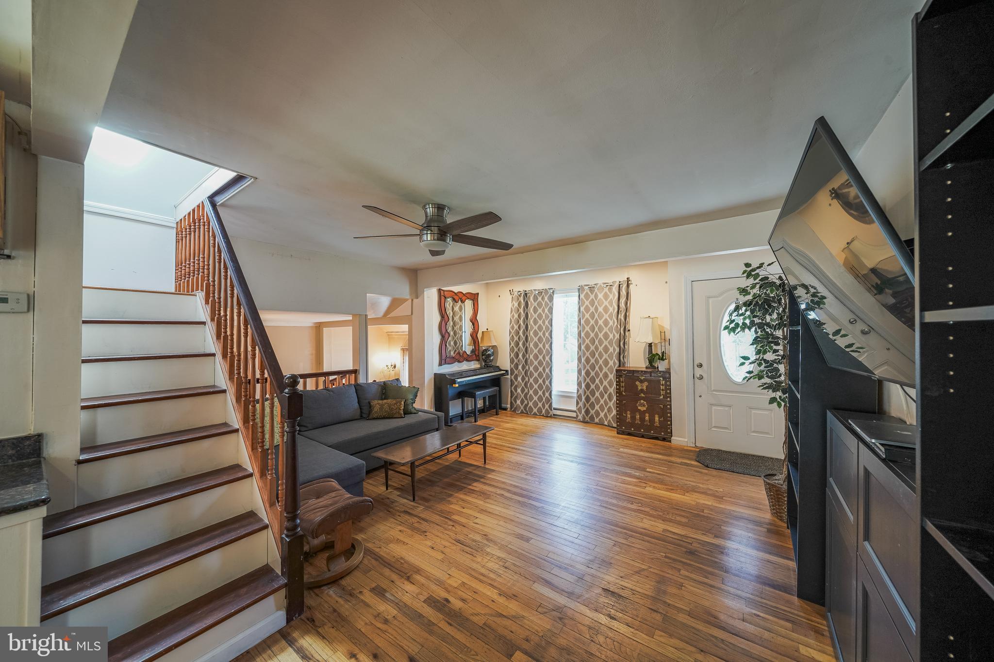 12310 Middle Road Silver Spring, MD 20906 - Photo 5 of 56 living room