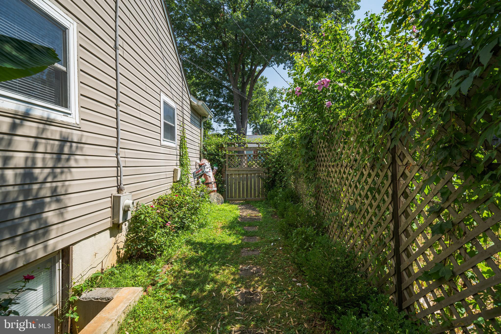 12310 Middle Road Silver Spring, MD 20906 - Photo 56 of 56 side entrance to back yard