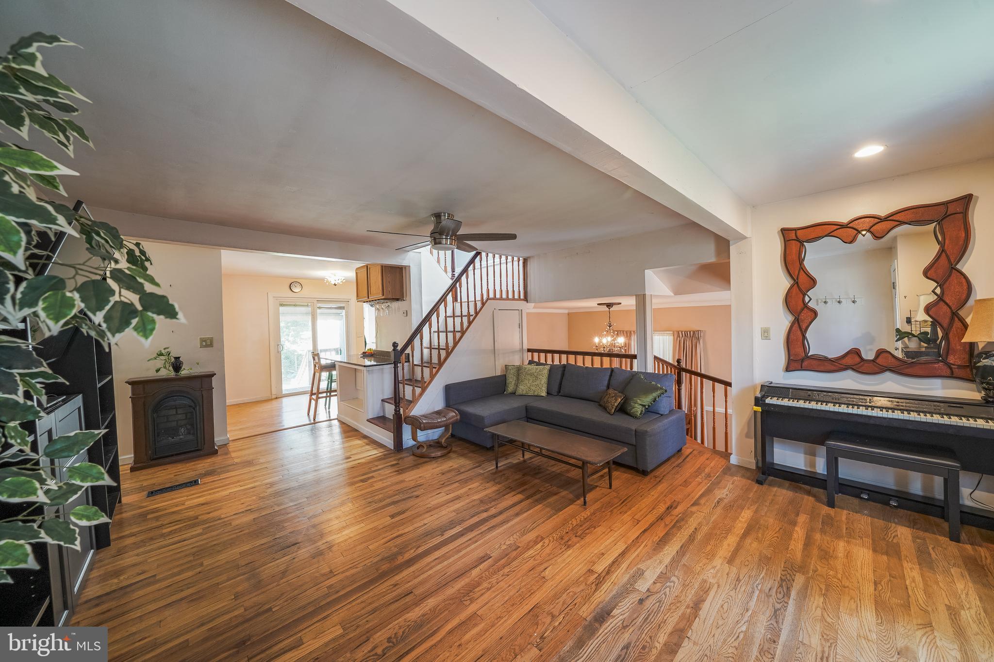 12310 Middle Road Silver Spring, MD 20906 - Photo 6 of 56 living room