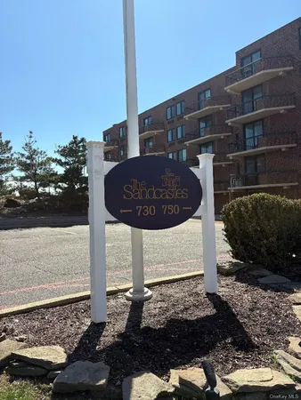 $5,200 | 750 West Broadway, Unit 5Q, Long Beach, NY 11561