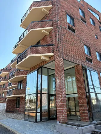 $5,200 | 750 West Broadway, Unit 5Q, Long Beach, NY 11561