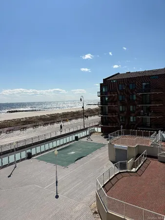 $5,200 | 750 West Broadway, Unit 5Q, Long Beach, NY 11561