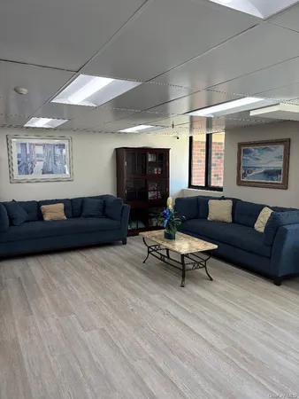 $5,200 | 750 West Broadway, Unit 5Q, Long Beach, NY 11561