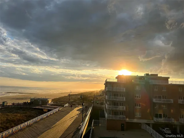 $5,200 | 750 West Broadway, Unit 5Q, Long Beach, NY 11561
