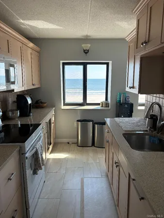 $5,200 | 750 West Broadway, Unit 5Q, Long Beach, NY 11561