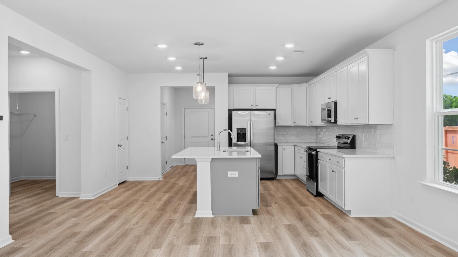 444 Cadbury Loop Summerville, SC 29486 - Photo 6 of 25 Kitchen
