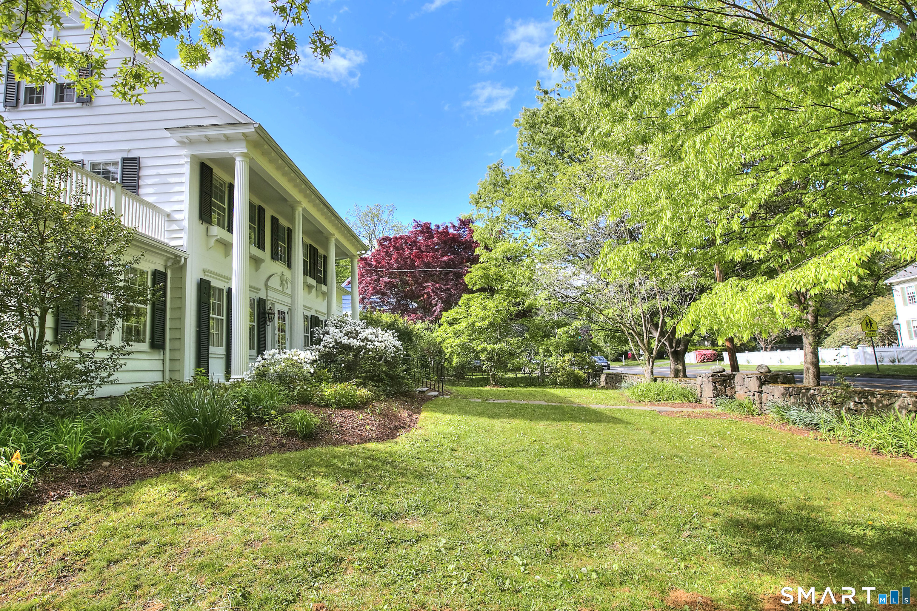 533 North Benson Road Fairfield, CT 06824 - Photo 3 of 40