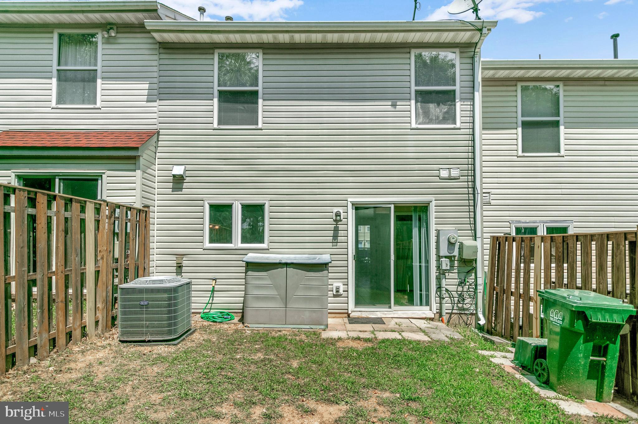 14827 Bolton Road Centreville, VA 20121 - Photo 28 of 32 Exterior rearview main
