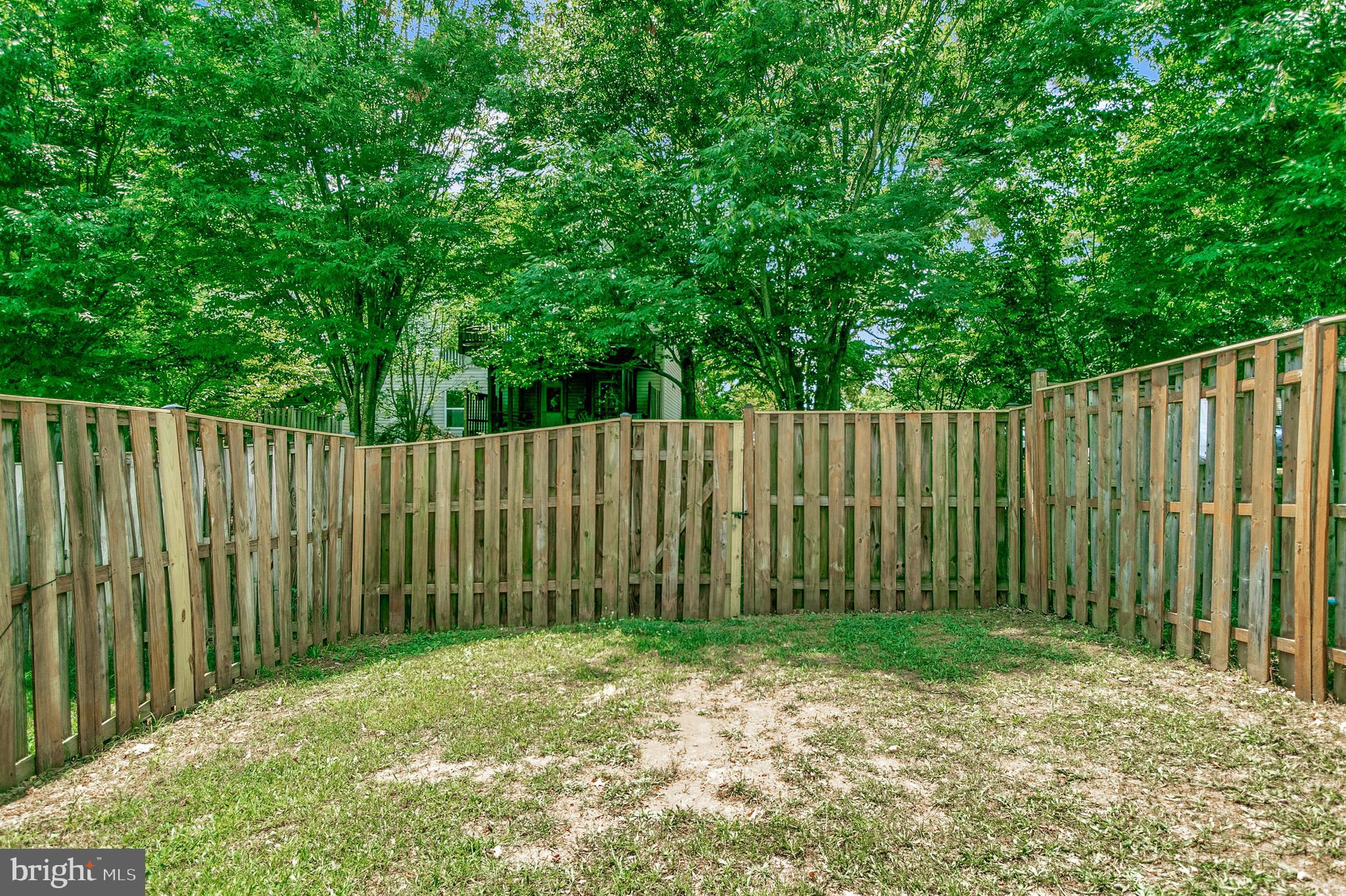14827 Bolton Road Centreville, VA 20121 - Photo 31 of 32 Fenced in rear yard