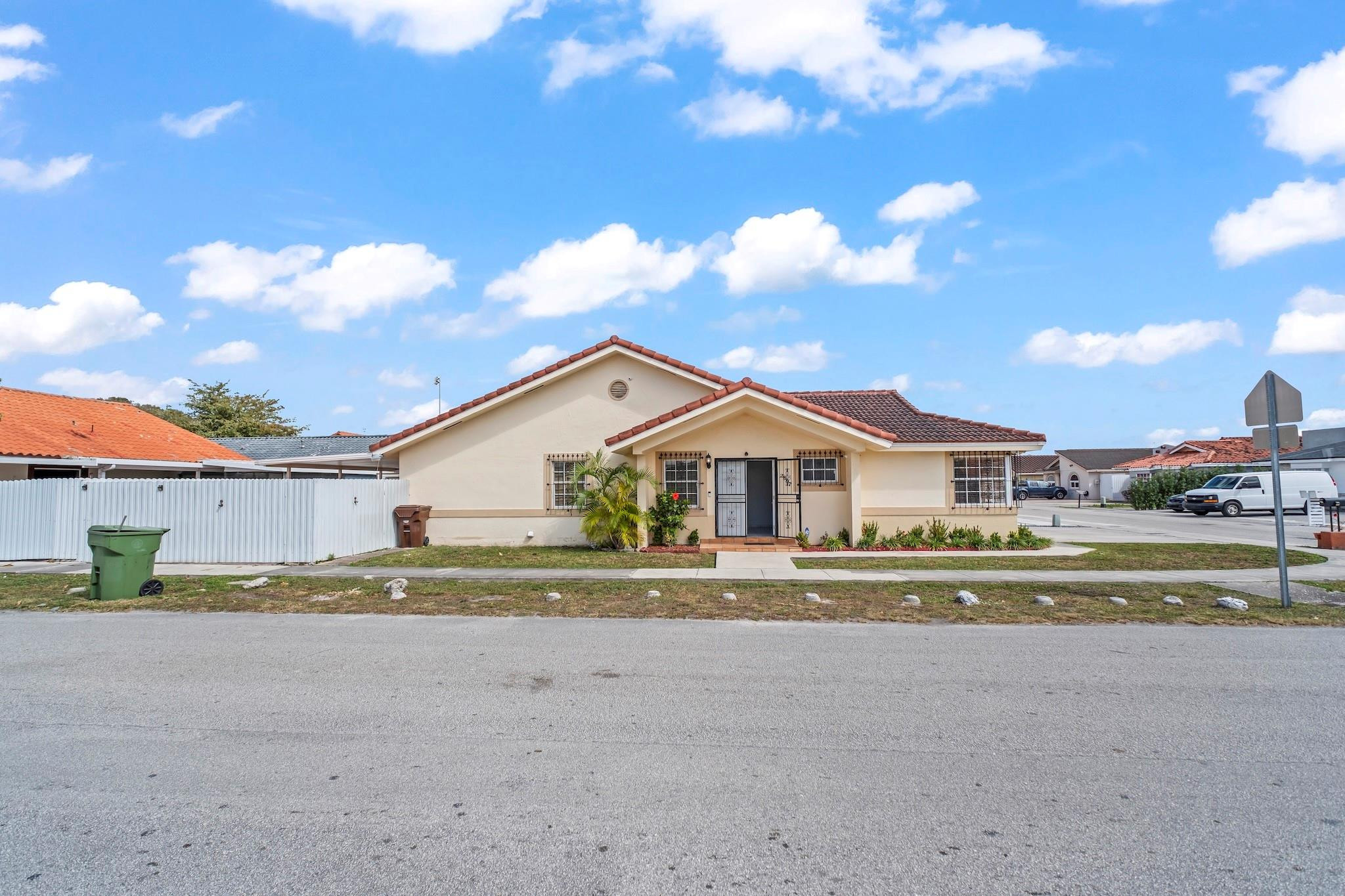 2597 West 73rd Place Hialeah, FL 33016 - Photo 5 of 40 Photo 5