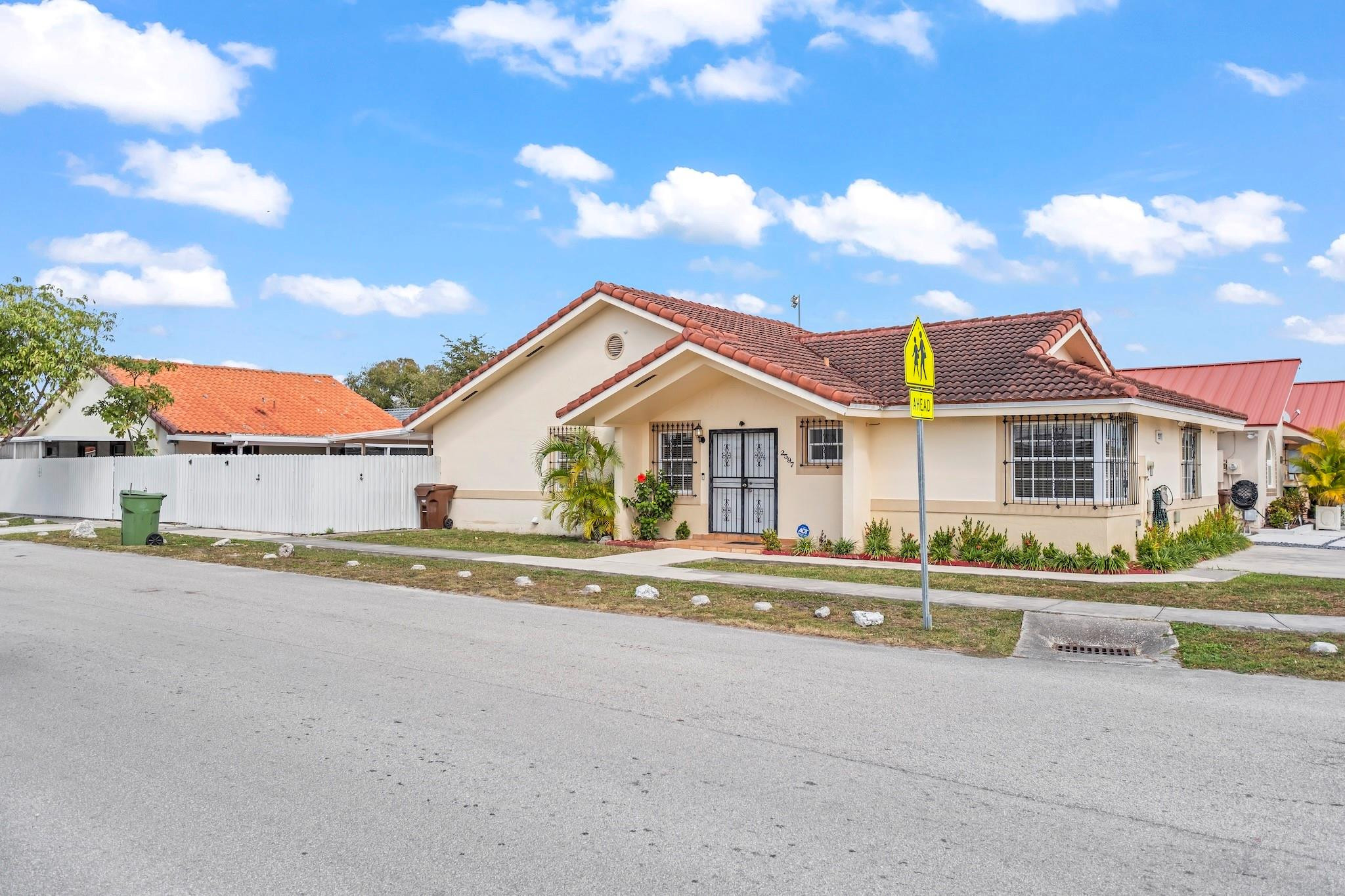 2597 West 73rd Place Hialeah, FL 33016 - Photo 8 of 40 Photo 8