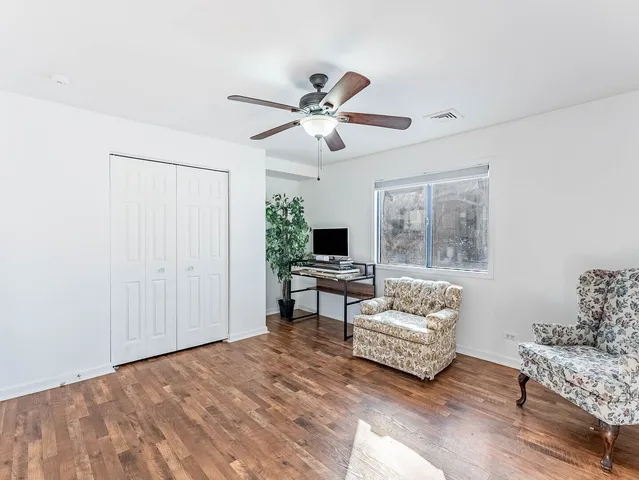 $335,000 | 159 Chatham Court, Unit B, Bloomingdale, IL 60108