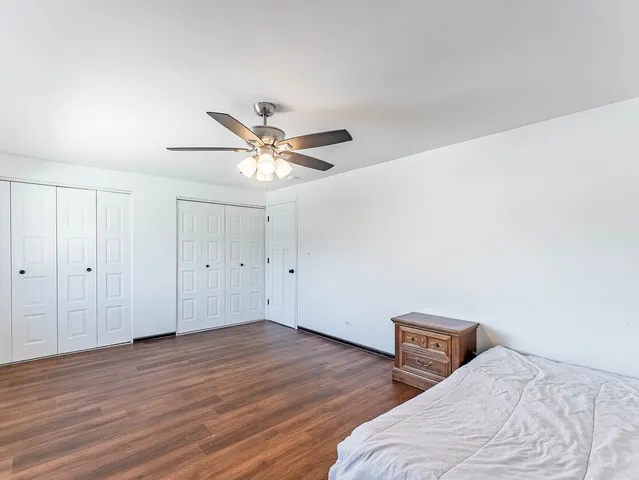 $335,000 | 159 Chatham Court, Unit B, Bloomingdale, IL 60108