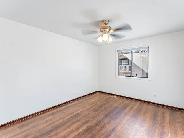 $335,000 | 159 Chatham Court, Unit B, Bloomingdale, IL 60108