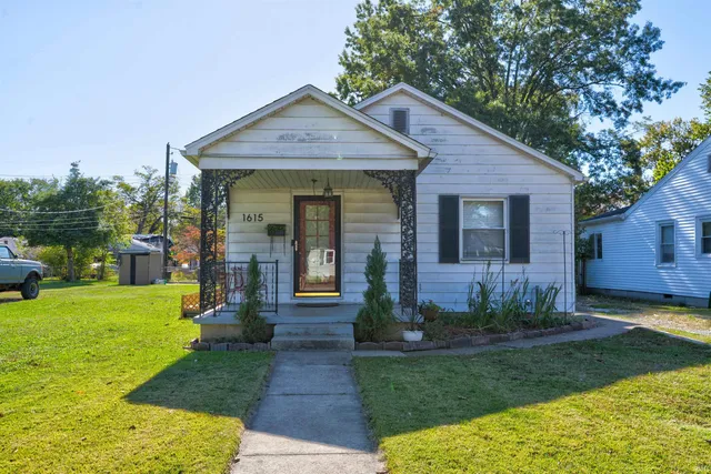 $114,900 | 1615 Ravenswood Drive, Evansville, IN 47714
