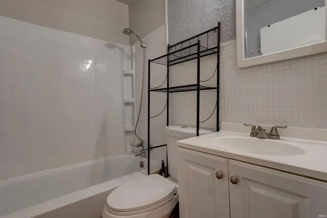 $114,900 | 1615 Ravenswood Drive, Evansville, IN 47714