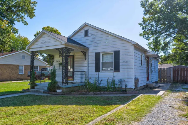 $114,900 | 1615 Ravenswood Drive, Evansville, IN 47714