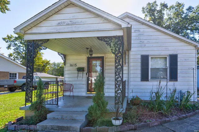 $114,900 | 1615 Ravenswood Drive, Evansville, IN 47714