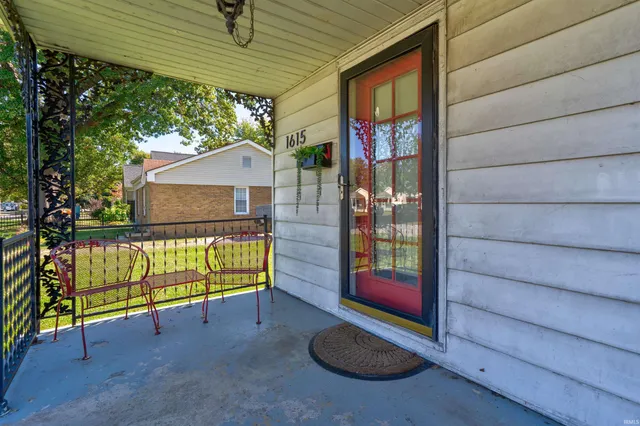 $114,900 | 1615 Ravenswood Drive, Evansville, IN 47714