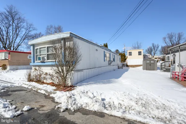 a view of a back yard of the house
