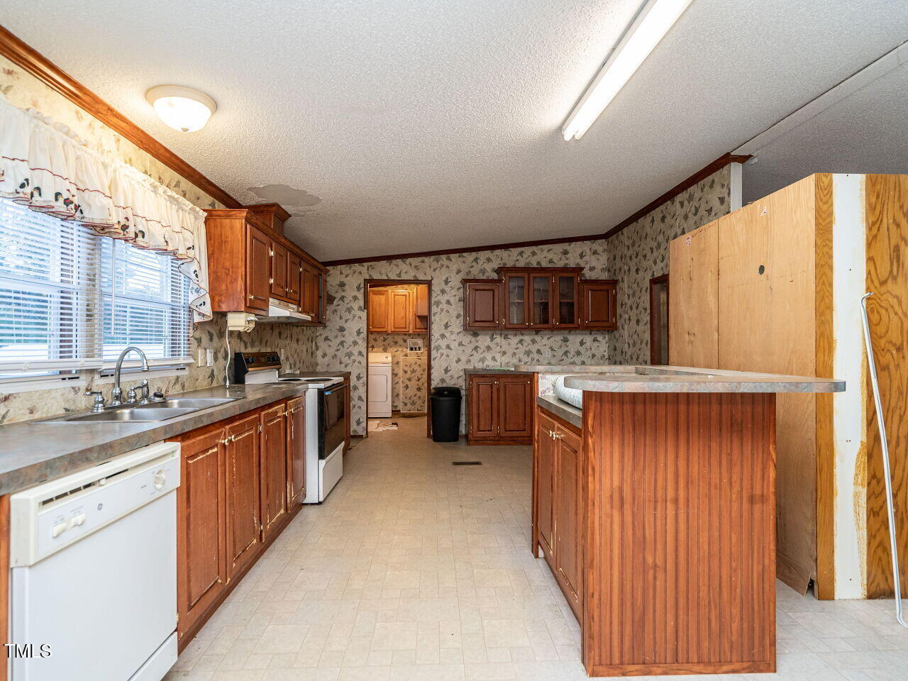 9140 Ransdell Road Raleigh, NC 27603 - Photo 10 of 26 009-1280x960-kitchen