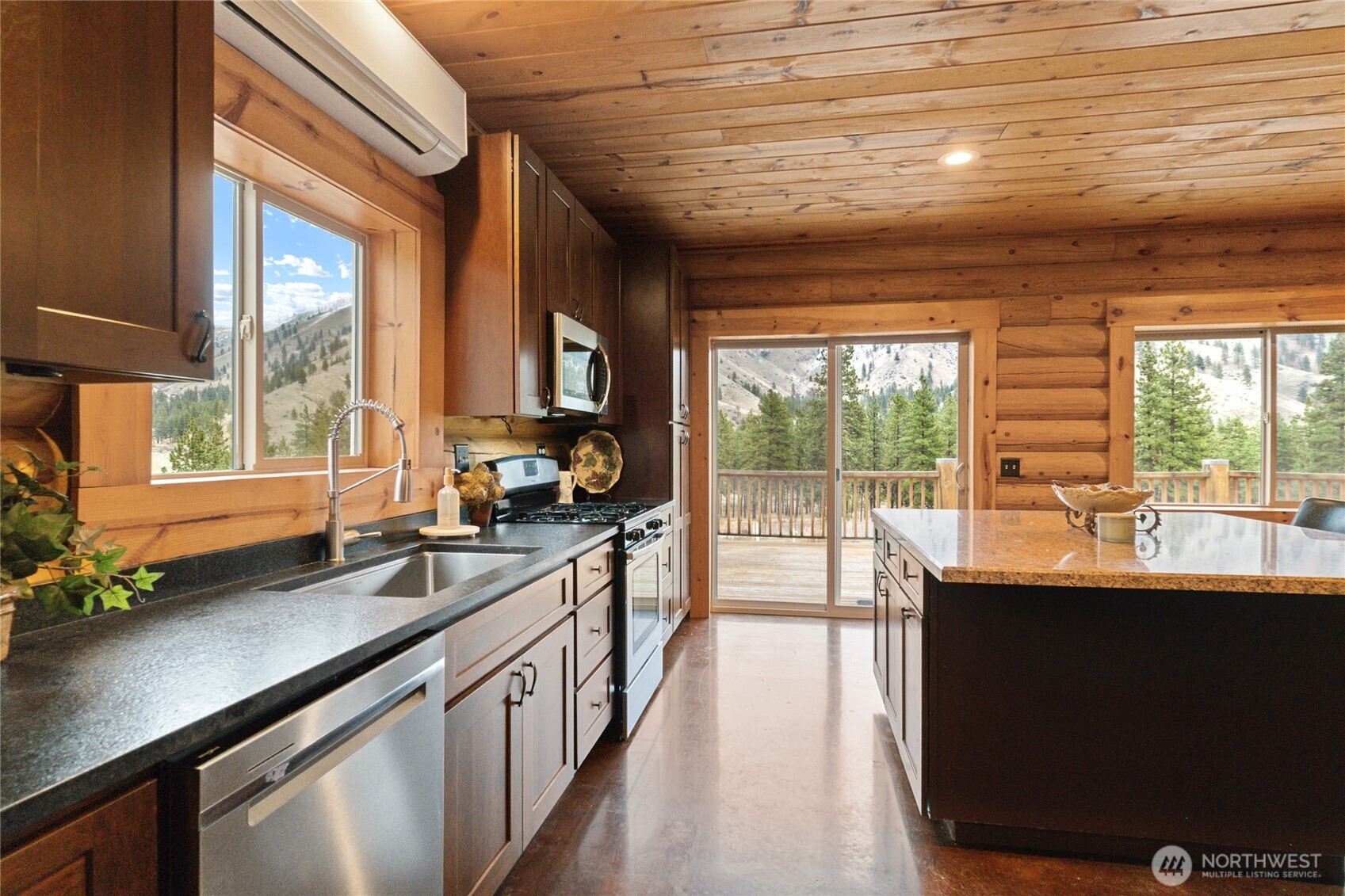 244 Howling Moon Lane Chelan, WA 98816 - Photo 12 of 36