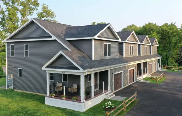 $549,900 | 925 Falls Road, Unit 3, Shelburne, VT 05482